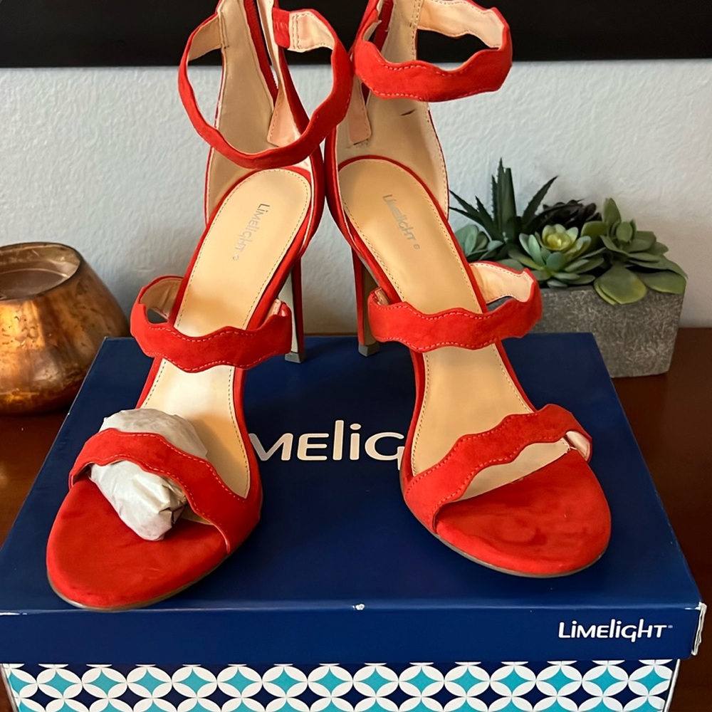 Size 11 limelight open toe heals in red